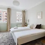 Upscale 3br In Center