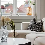 Upscale 3br In Center *