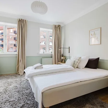 Upscale 3br In Center
