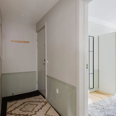Apartment Upscale 3br In Center