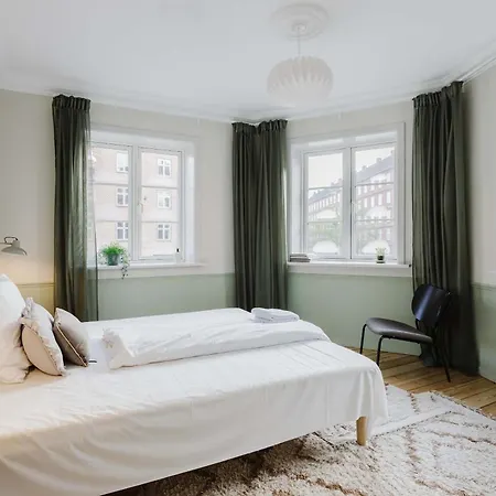 Upscale 3br In Center Apartment