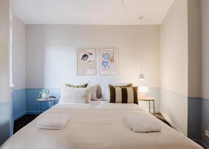 Upscale 3br In Center