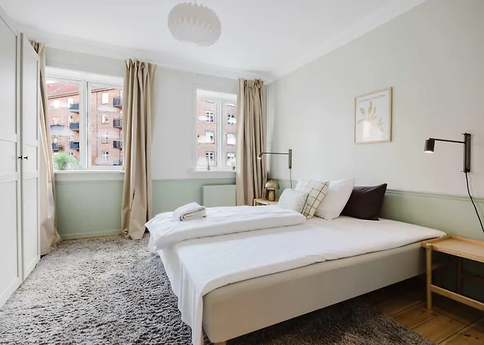 Upscale 3br In Center