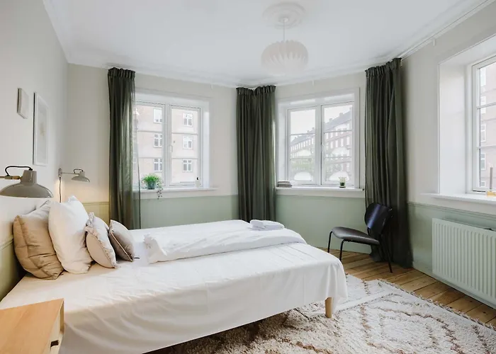 Upscale 3br In Center Apartman